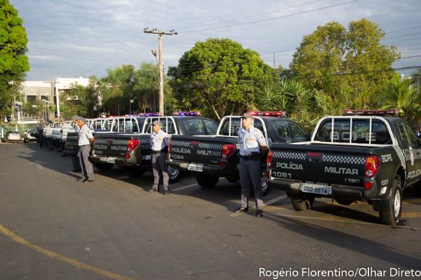Taques entrega 200 caminhonetes e anuncia que todas as cidades tero ao menos uma viatura e cinco policiais