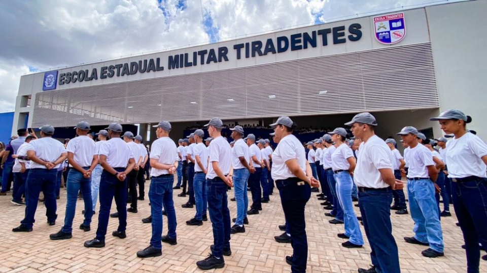 Assembleia poder estabelecer regras para ingresso e permanncia de alunos em escolas militares