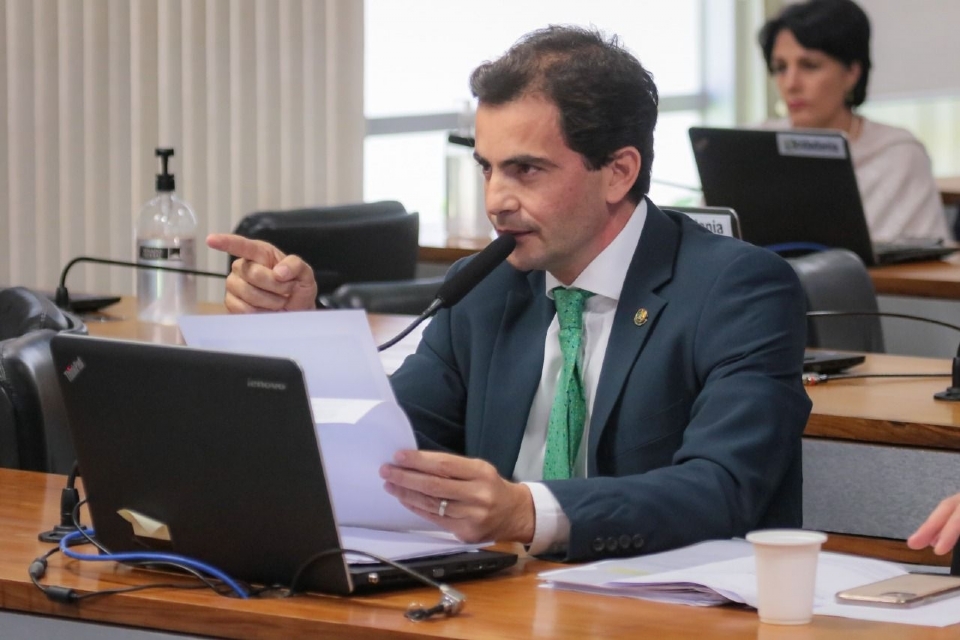 Fbio Garcia assina pedido de investigao e priso do lder do MST por invases de terra