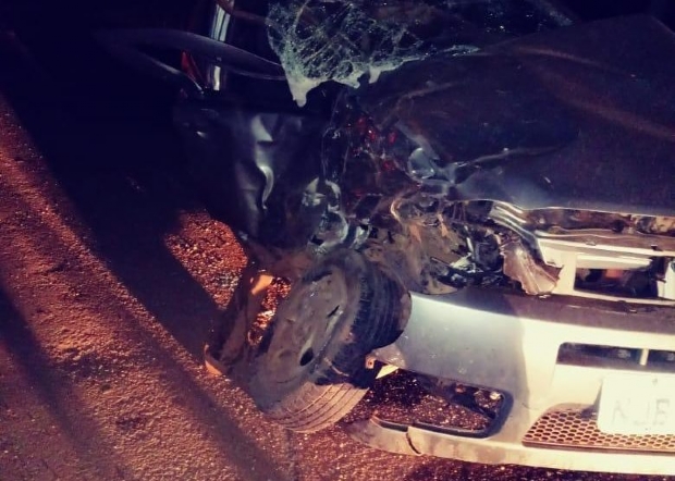 Motorista de 53 anos morre em acidente entre Palio e Hilux em rodovia
