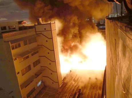 SP: incndio atinge Shopping 25 de Maro, na regio do Brs