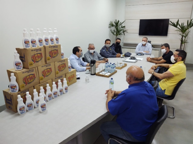 Usina Hidreltrica Sinop entrega embalagens de lcool em gel para instituies pblicas de cinco municpios