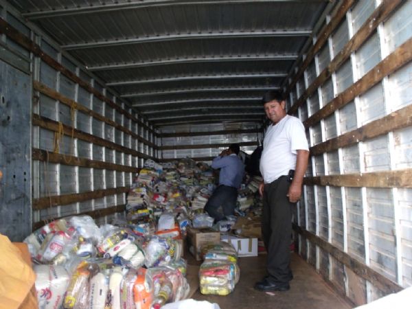 7 toneladas de alimentos e roupas para despejados da Sui