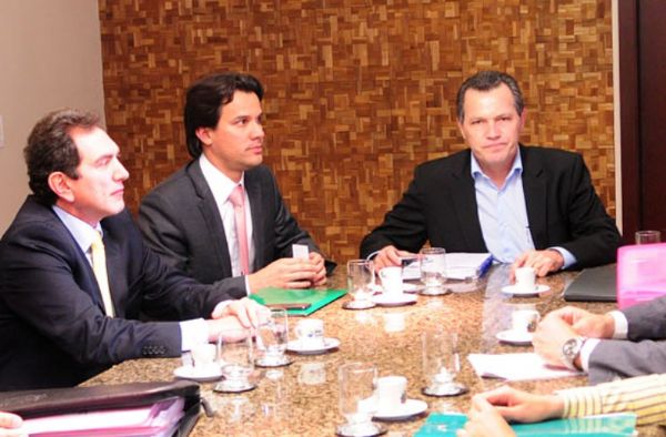 Giancarlo Castrillon em uma das ltimas reunies com Silval Barbosa e o secretrio Pedro Nadaf, da Casa Civil, no Palcio Paiagus