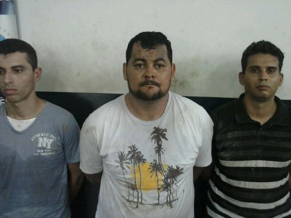 Trio de Gois  preso em Cuiab instalando chupa-cabras em agncias bancrias