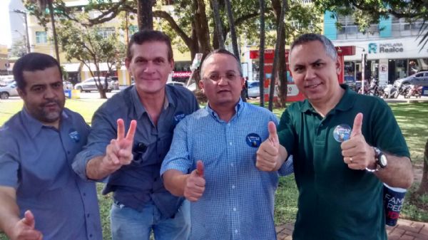 Em resposta a debandada, grupo de 12 vereadores de Cuiab far ato de apoio a Pedro Taques