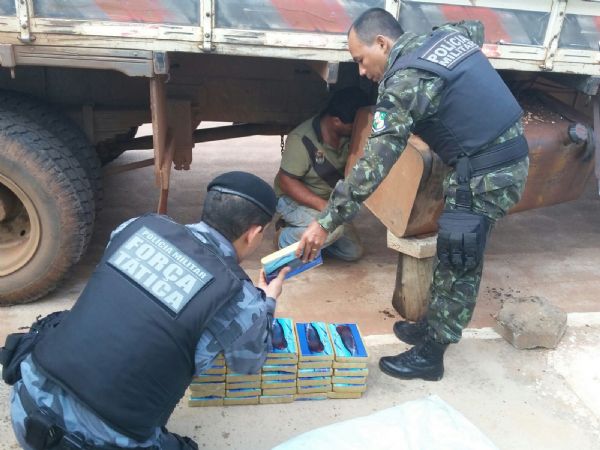 Polcia apreende 75 tabletes de pasta base na fronteira com a Bolvia