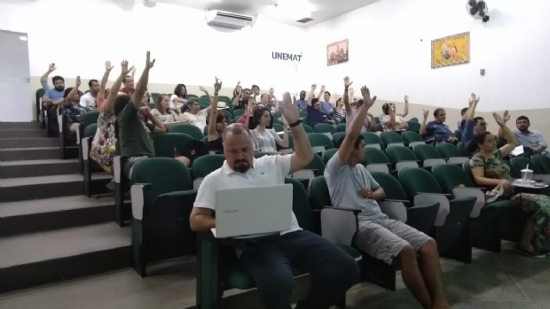 Professores da Unemat decidem por paralisao unificada e estado de greve