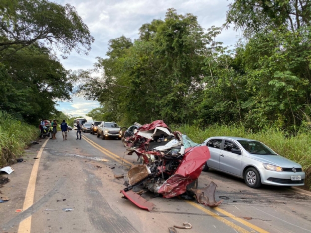 Grave acidente entre caminho e Onix deixa um morto na estrada de Chapada;  fotos e vdeo 