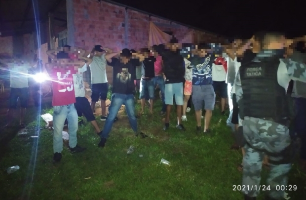 Polcia fecha festa em comemorao ao aniversrio de membro de faco criminosa