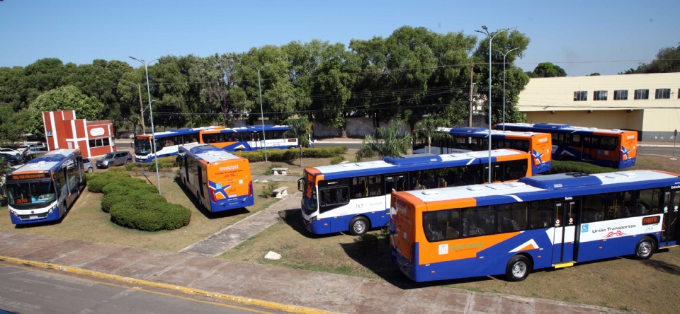 Vrzea Grande recebe dez novos veculos adaptados para o sistema BRT