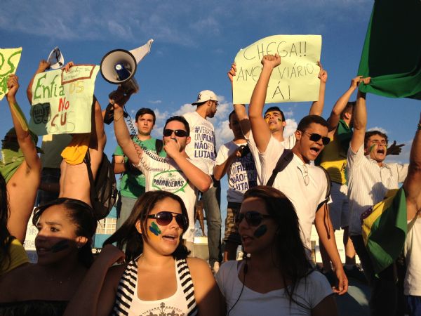 estudantes voltam as ruas em Barra, agora para protestar contra a corrupo