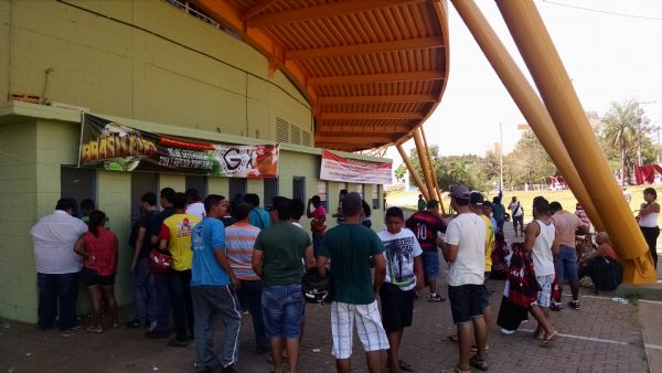 Nova carga de ingressos para jogo do Flamengo esgota em duas horas;  fotos