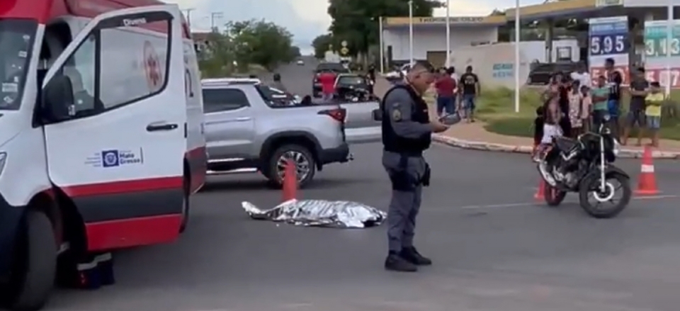 Homem morre ao perder controle de motocicleta e ter cabea atingida por carro na Palmiro Paes de Barros