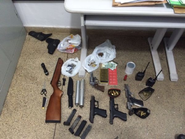 Espingardas e pistolas usadas para crimes de 'pistolagem' so apreendidas em operao