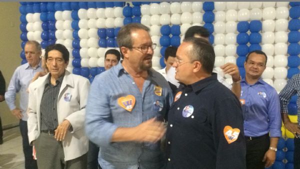 Com Taques e Wilson, candidato a vereador em Cuiab encerra campanha em grande ato