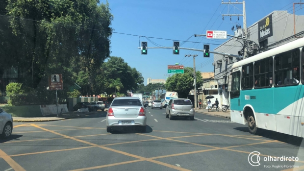 Semforos inteligentes devem ficar abertos durante a noite em principais avenidas de Cuiab