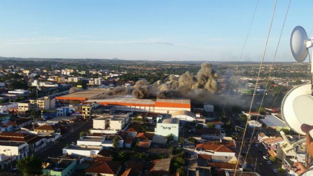 Imagens revelam medo e correria durante incndio no supermercado Atacado