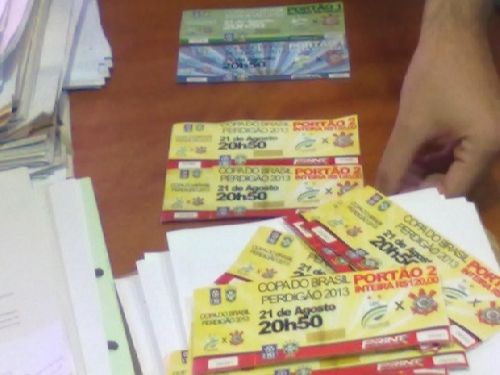 Corintianos so presos em Lucas do Rio Verde vendendo ingressos falsos para o jogo desta noite