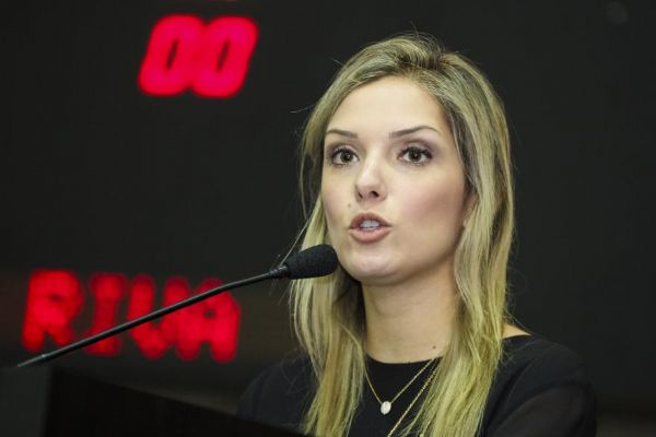 Janaina Riva prefere realizar ato de filiao ao PMDB com vereadores