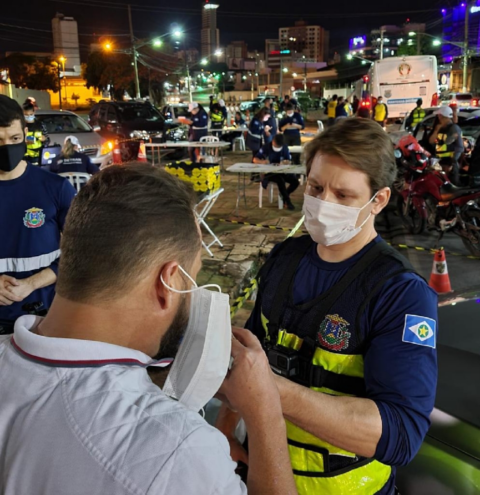 Blitz na madrugada de domingo em Cuiabá prende dez motoristas embriagados