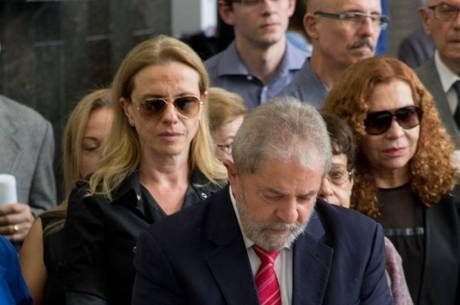 Lula participa de culto de cremao de corpo de Bastos