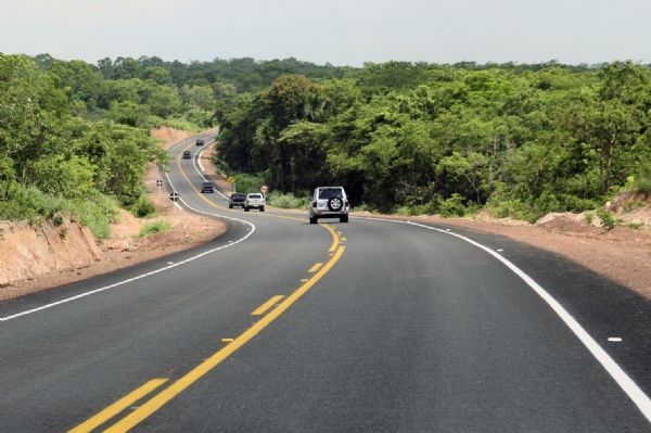 Governo dever privatizar estradas para associaes em troca de asfalto; 30 demonstraram interesse