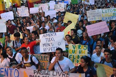 Bope e seguranas da Assembleia de Mato Grosso tentam separar manifestantes pacficos de vndalos
