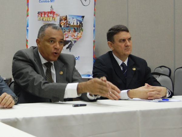 Da direita para esquerda, Manoel Isidro, presidente da Fenafisco e Rogrio Macanho, diretor para assuntos parlamentares e relaes sindicais, da Fenafisco