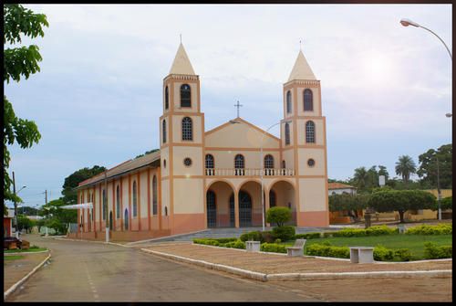 Igreja de Nossa Senhora do Rosrio  invadida e roubada; sacrrio  violado e cruz quebrada