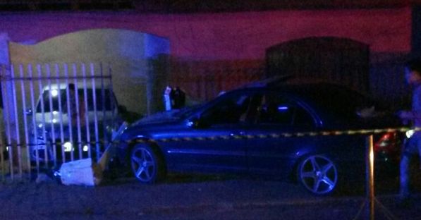 Vendedor  morto com cinco tiros a bordo de Mercedes Benz