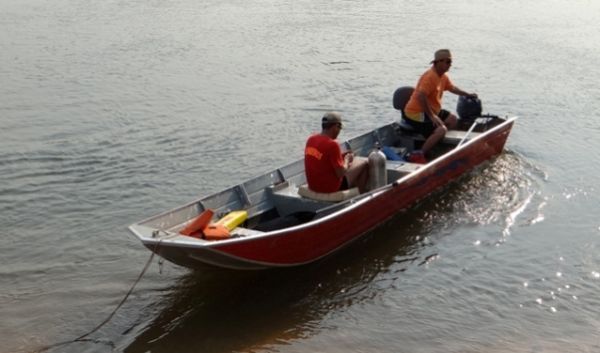 Homem morre afogado ao cair em lagoa quando testava motor de barco