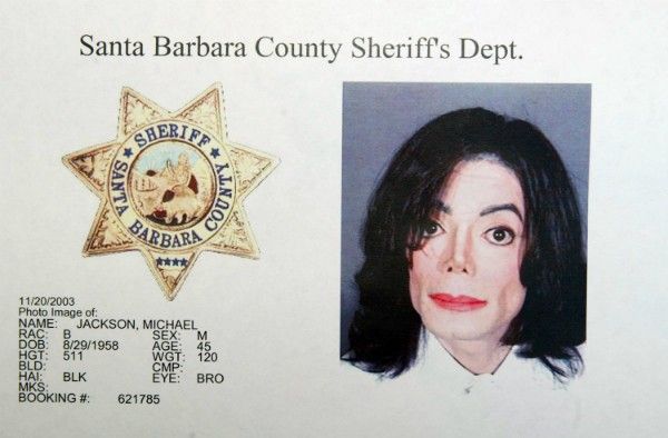 Documentos comprovam que havia material pornogrfico infantil em rancho de Michael Jackson