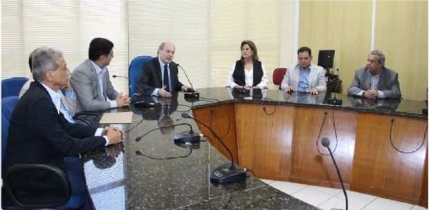 Prefeituras de Cuiab e de Vrzea Grande assinam acordo para compra coletiva de medicamentos