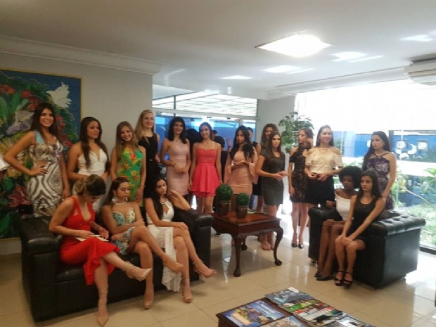 Candidatas ao Miss Estudantil Mato Grosso 2018 no saguo do Palcio Paiagus