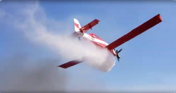 Com avies e helicptero, bombeiros combatem incndio na Serra Ricardo Franco;  Veja vdeos!