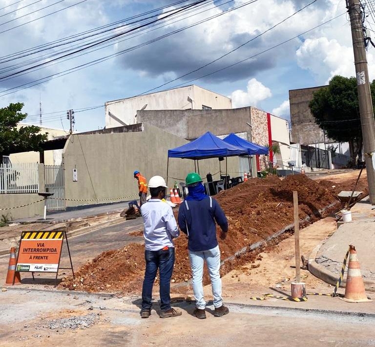 Padeiro enfatiza que obras na Avenida 8 de Abril sero responsveis por acabar com despejo de esgoto no Rio Cuiab