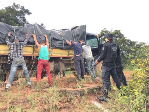 Em operao, Polcia Civil recupera 50 toneladas de soja e prende sete pessoas
