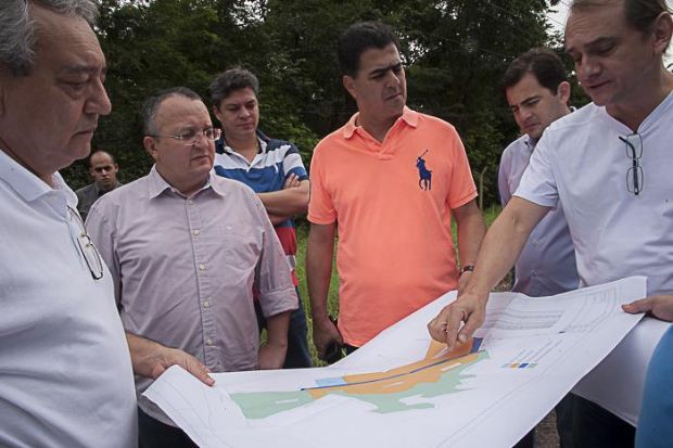 Taques e Pinheiro vistoriam rea para construir novo parque em homenagem a Dante