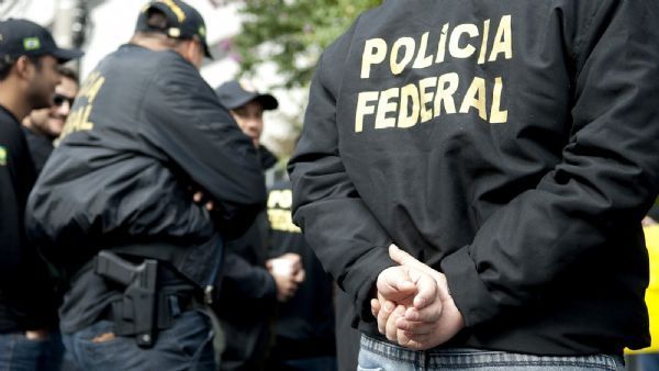 Servidores protestam e param atividades em 4 delegacias da Polcia Federal em MT