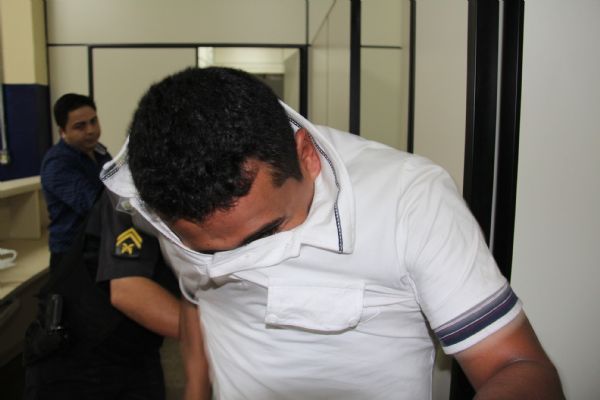 Reprter fotogrfico da Folha do Estado  agredido por policial detido por roubo