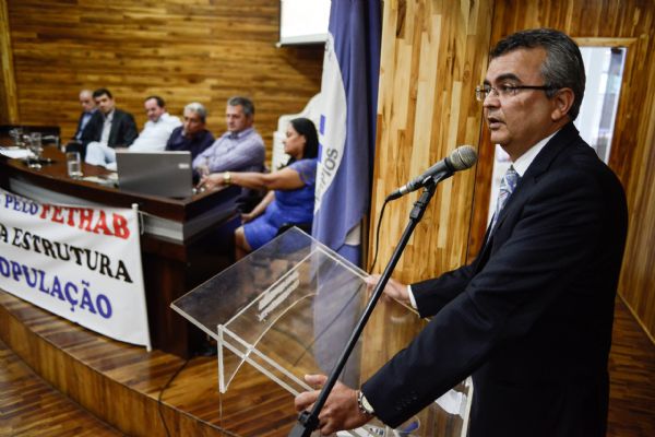Taques busca prefeitos para achar 