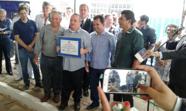 Pedro Taques recebeu ttulo de cidado Melgacense das mos do presidente da Cmara de Baro, vereador Jolson Arruda