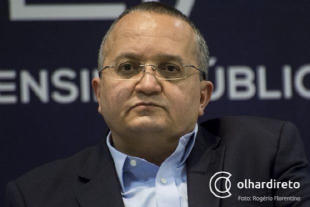 Pedro Taques exorta secretrios a serem candidatos porque a democracia 