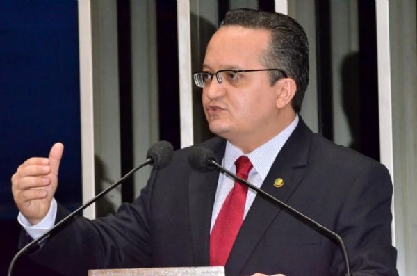 Senador Pedro Taques afirma que governo Silval Barbosa deve repasses de R$ 70 milhes para sade