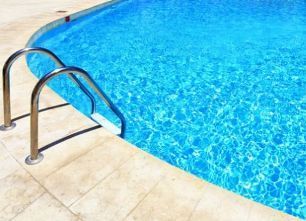 Menino de quatro anos morre afogado em piscina de clube de sindicato