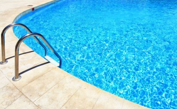 ​Menino de trs anos  encontrado morto afogado em piscina