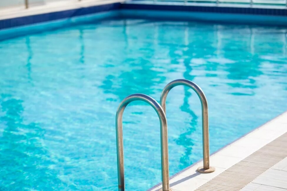 Menino de 6 anos morre afogado em piscina de clube aquático de MT