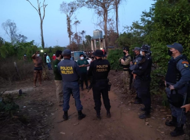 Polcia liberta turistas que foram feitos refns em aldeia indgena