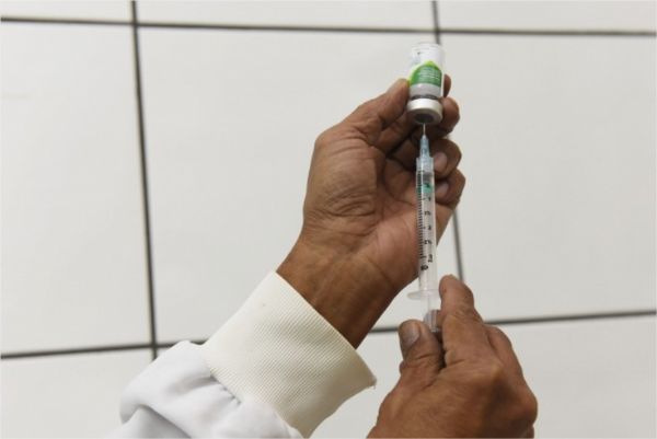Com  cinco casos notificados de H1N1 em Cuiab, prefeitura lana campanha de vacinao